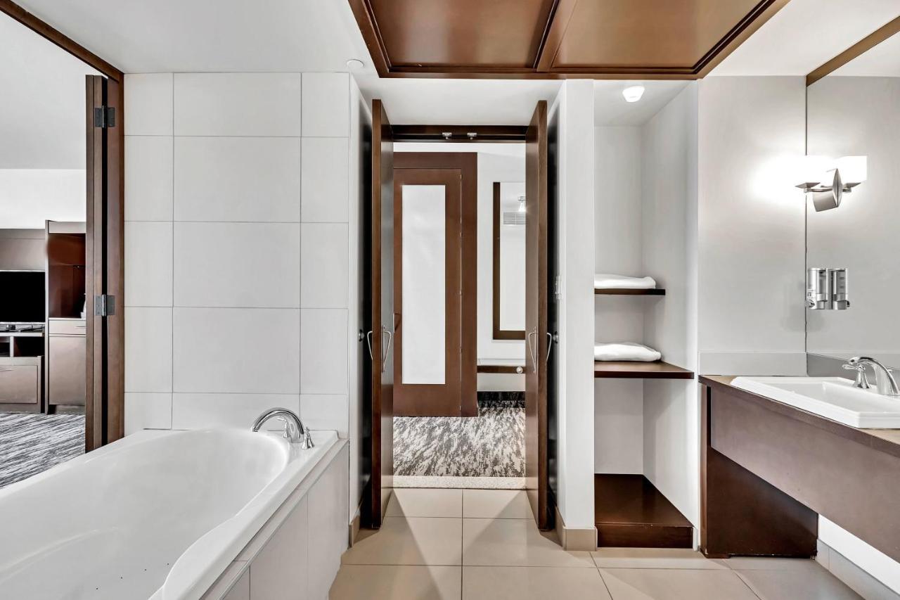 Hotel Mortagne Boucherville Eksteriør bilde