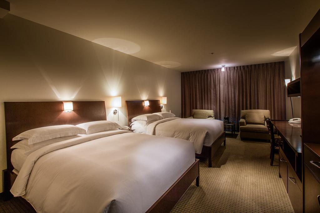 Hotel Mortagne Boucherville Eksteriør bilde