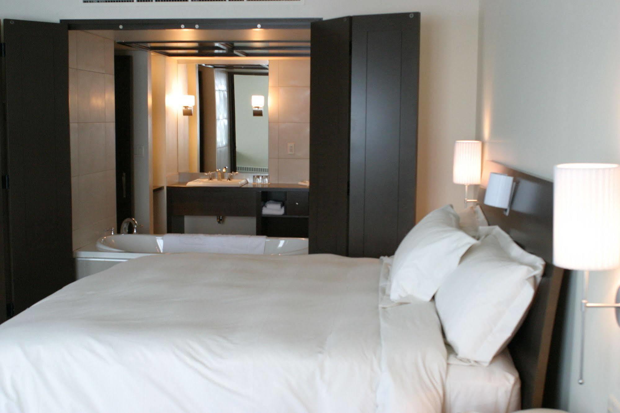 Hotel Mortagne Boucherville Eksteriør bilde
